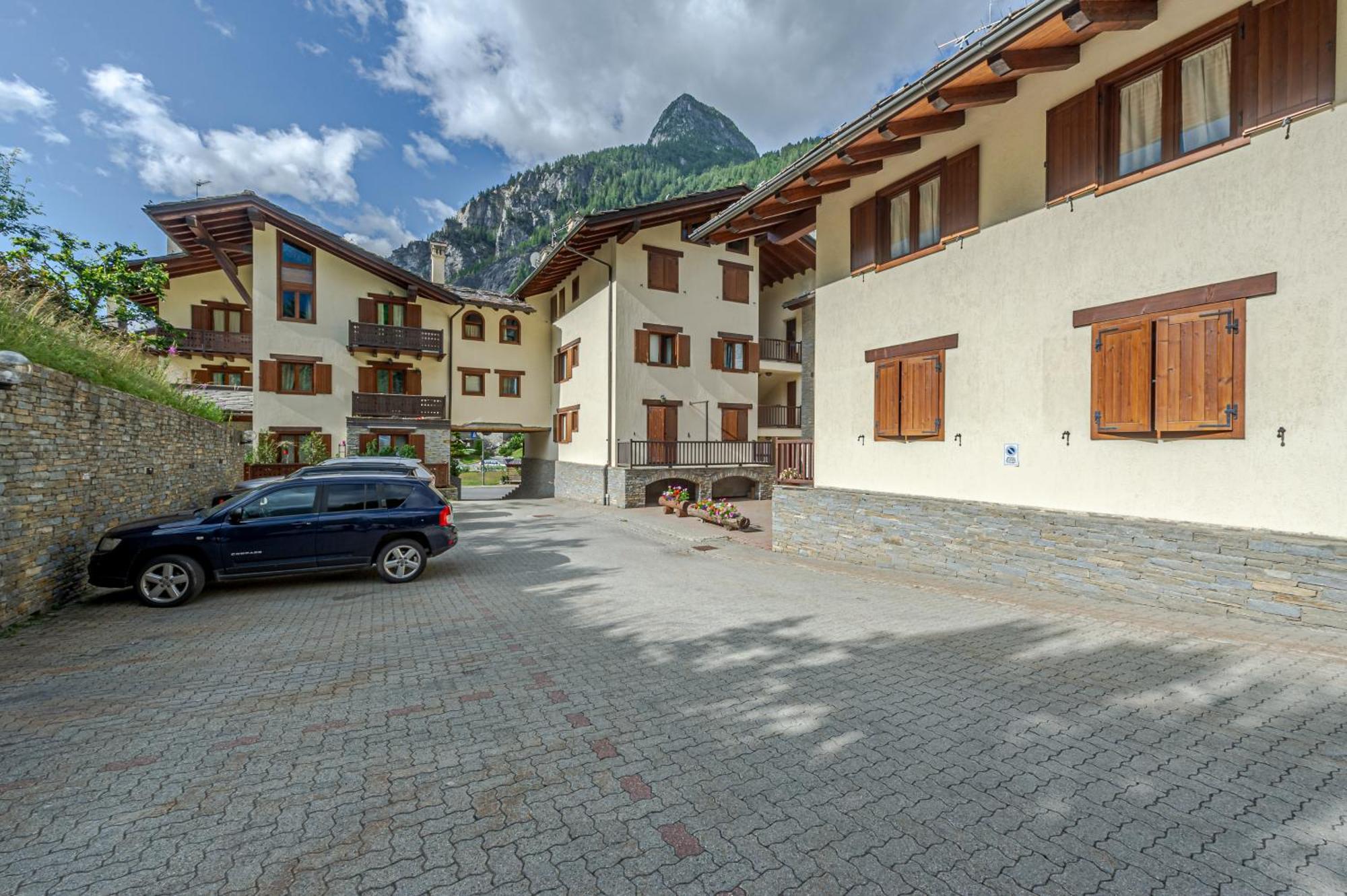 Casa Beatrice - Wifi, Parcheggio E Vista Montagna - Cour 0231 Apartamento Courmayeur Exterior foto