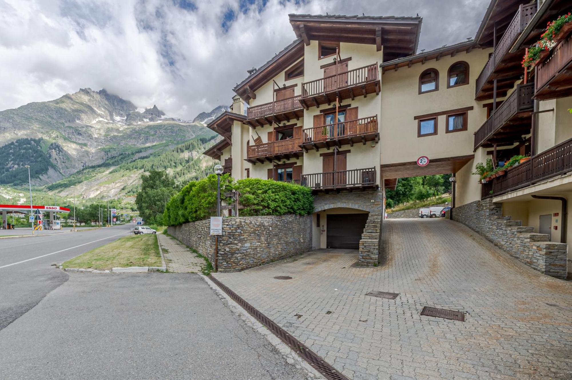Casa Beatrice - Wifi, Parcheggio E Vista Montagna - Cour 0231 Apartamento Courmayeur Exterior foto